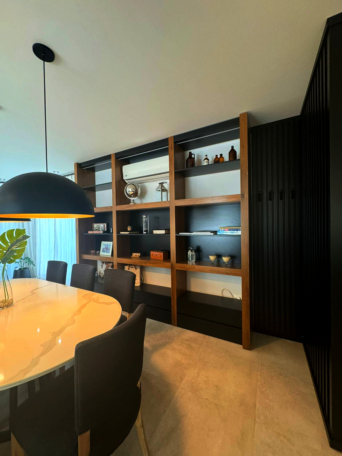 Comedor de Sueños: Petiribi, Laca Negra y Calacatta